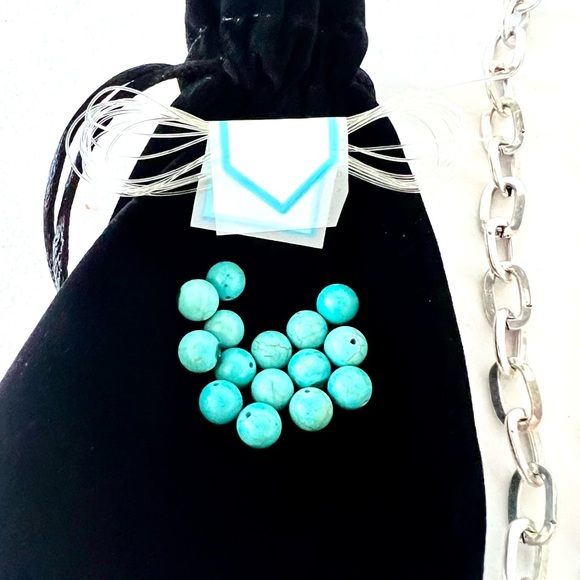 SALE: bundle of Necklace, earring, bracelets with blue howlite - Picture 7 of 7